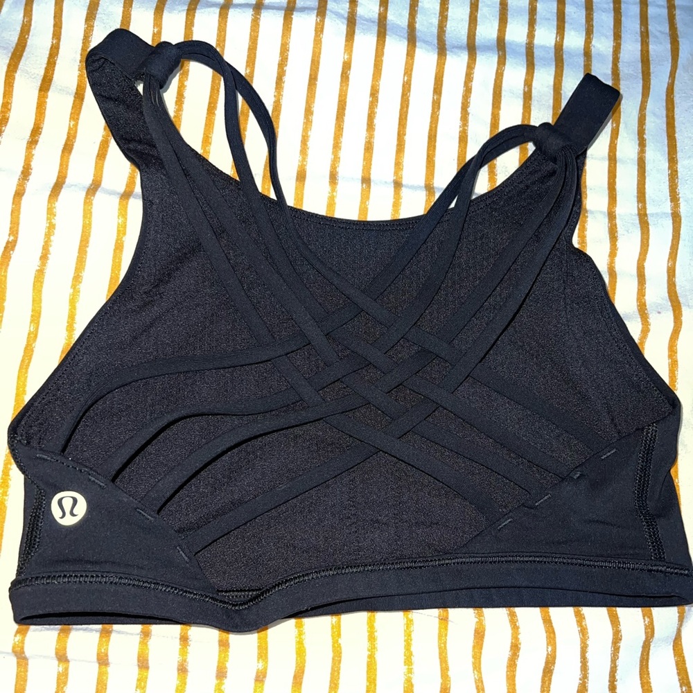 LULULEMON HIGH NECK FREE TO BE BRA